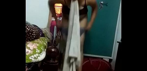  Desi College Girl naked hot bathing video recorded by her friend